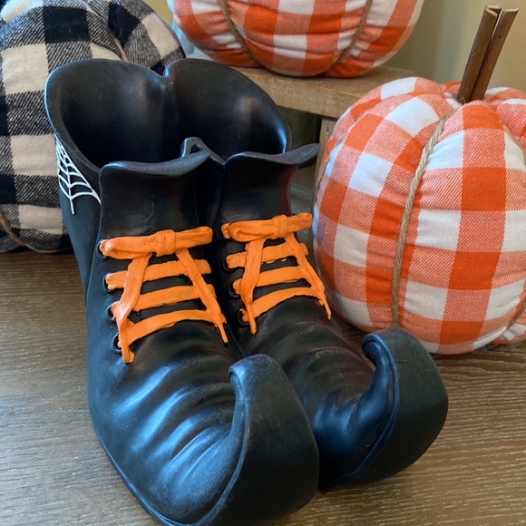 NEW! Fall Halloween Vintage Inspired Black Ceramic Gothic Salem Witch Boot Shoes - Picture 5 of 9